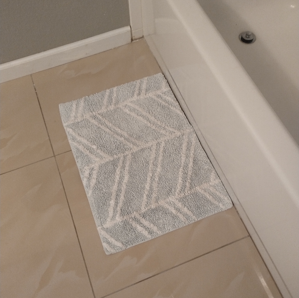 Small bath shower mat